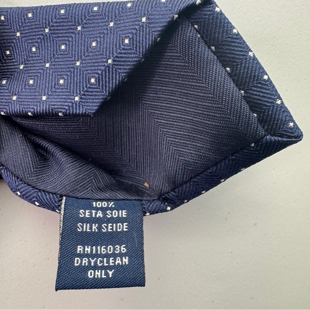 Charles Tyrwhitt 100% SILK Tie - Navy Blue, White Polka Dot Pattern - 3 3/8”x59” - Picture 5 of 5